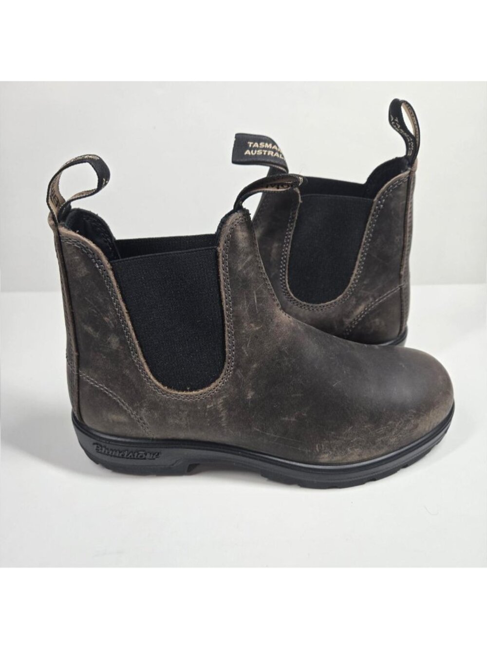 New Blundstone 2446 Clay Leather Chelsea Ankle Boots.
